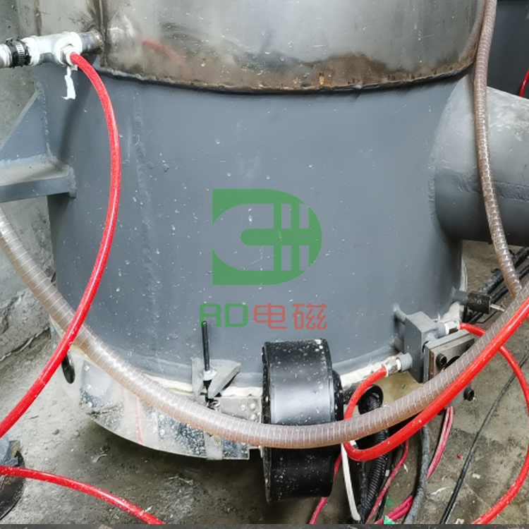 擴(kuò)散泵電磁加熱器加熱現(xiàn)場020.jpg 擴(kuò)散泵電磁加熱器加熱現(xiàn)場020.jpg
